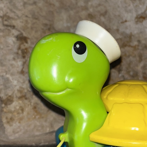 Fisher price in 1977 turtle pull toy wearing a sailor hat - Picture 6 of 9